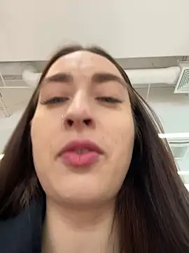 Snapshot of Holly_Play chatting on January 21, 2025, 9:13 am Holly Play online show from January 21, 2025, 9:13 am