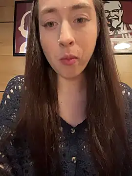 Holly Play online show from May 30, 2026, 10:01 am