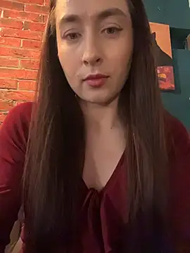 Holly Play online show from June 3, 2026, 11:02 am