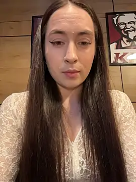 Snapshot of Holly_Play chatting on June 19, 2026, 9:02 am Holly Play online show from June 19, 2026, 9:02 am