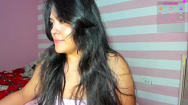 Snapshot of Loveequinn chatting on January 2, 2025, 2:33 am Loveequinn online show from January 2, 2025, 2:33 am