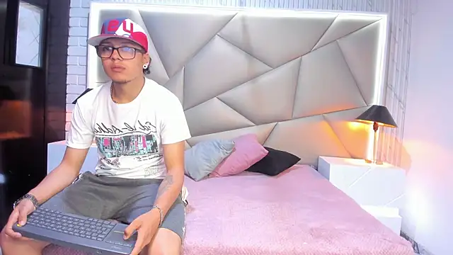 Bonny Bonss online show from January 22, 2025, 8:06 pm