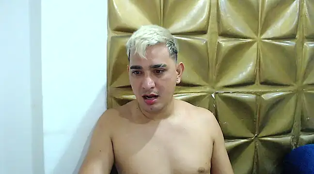 Snapshot of BOYSPEIN chatting on January 25, 2025, 4:35 pm BOYSPEIN online show from January 25, 2025, 4:35 pm