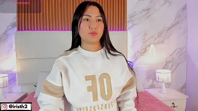 Iris Thompson  online show from April 17, 2026, 4:26 am