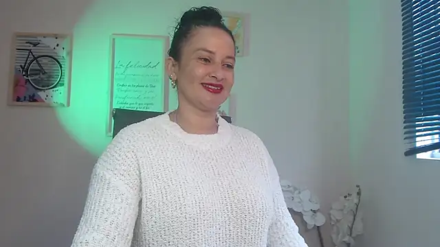 Snapshot of lucy_diiaz chatting on February 8, 2025, 1:54 pm lucy diiaz online show from February 8, 2025, 1:54 pm