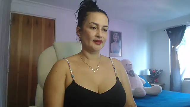 Snapshot of lucy_diiaz chatting on September 13, 2025, 8:19 pm lucy diiaz online show from September 13, 2025, 8:19 pm