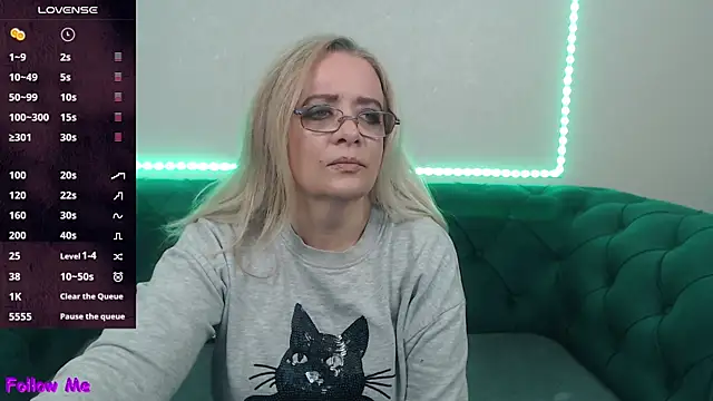 IvanaCharm online show from October 5, 2025, 3:38 am