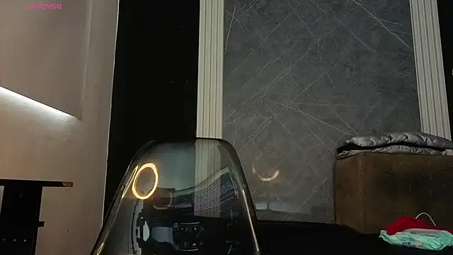 YummyDuooo online show from November 28, 2025, 4:42 pm