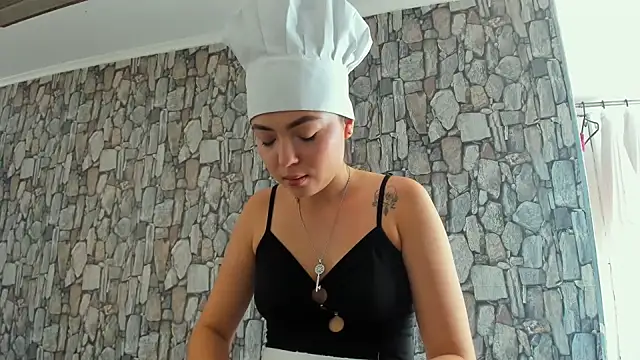 azumi cutiepie  online show from December 24, 2024, 8:05 pm