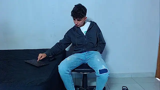 mikecoper 23 online show from February 25, 2026, 2:27 pm