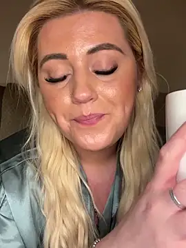 Snapshot of Blondiee3088 chatting on March 8, 2025, 7:09 pm Blondiee3088 online show from March 8, 2025, 7:09 pm