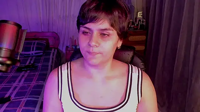 Snapshot of isabelacooperr chatting on August 2, 2026, 5:06 am isabelacooperr online show from August 2, 2026, 5:06 am