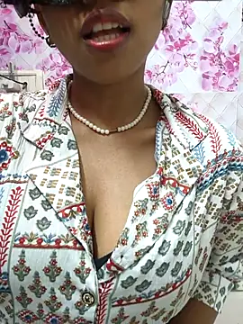 sandy naughty online show from February 16, 2026, 4:14 pm