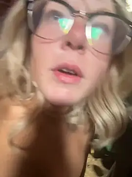 EllaSnow online show from April 14, 2026, 4:46 pm