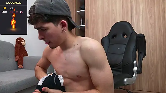 Snapshot of zenn_rush1 chatting on December 17, 2024, 2:22 pm zenn rush1 online show from December 17, 2024, 2:22 pm