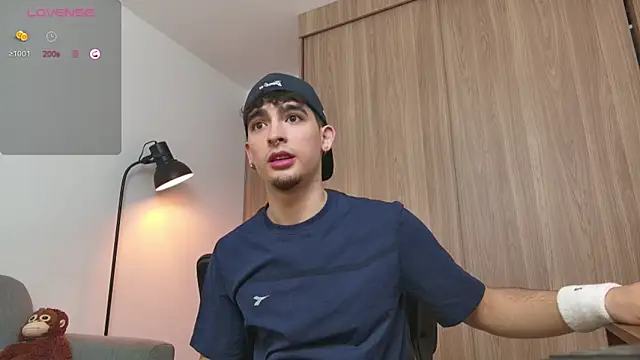 Snapshot of zenn_rush1 chatting on February 7, 2025, 12:50 pm zenn rush1 online show from February 7, 2025, 12:50 pm