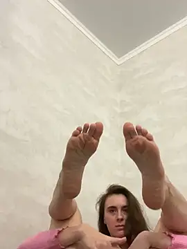 Snapshot of Miilania chatting on December 12, 2024, 6:31 pm Miilania online show from December 12, 2024, 6:31 pm