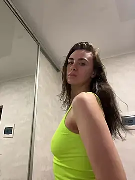 Snapshot of Miilania chatting on December 18, 2024, 5:59 am Miilania online show from December 18, 2024, 5:59 am