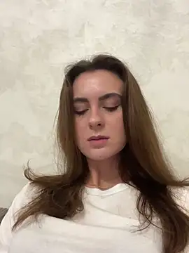 Snapshot of Miilania chatting on January 4, 2025, 6:41 am Miilania online show from January 4, 2025, 6:41 am