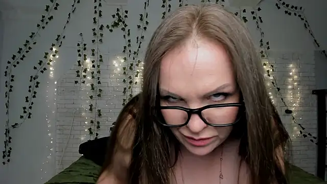 fiery stella online show from October 3, 2025, 9:50 am