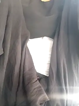 saloni19881 online show from September 12, 2025, 3:28 am