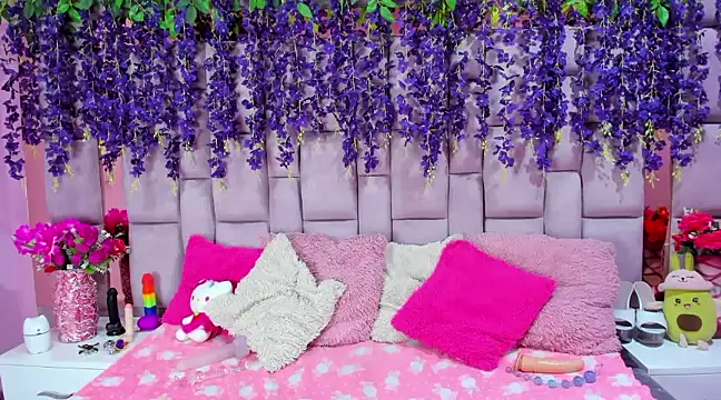 Snapshot of nathalia_pink chatting on December 4, 2024, 11:13 pm nathalia pink online show from December 4, 2024, 11:13 pm