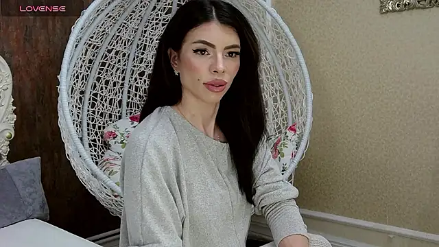 Snapshot of LaraDivine chatting on December 9, 2024, 9:39 am LaraDivine online show from December 9, 2024, 9:39 am