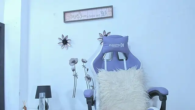 Snapshot of AnneGagner chatting on December 21, 2024, 11:56 pm AnneGagner online show from December 21, 2024, 11:56 pm