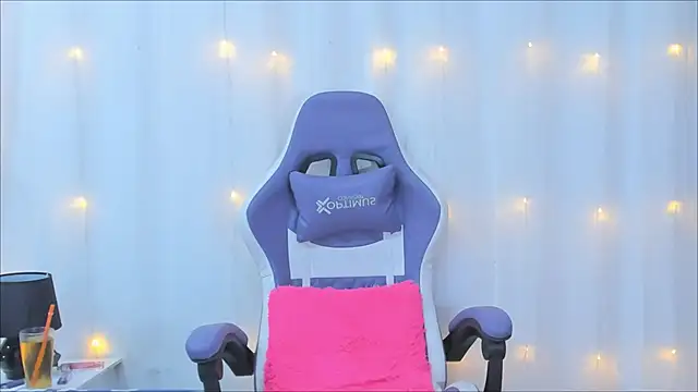 Snapshot of AnneGagner chatting on February 12, 2025, 10:26 pm AnneGagner online show from February 12, 2025, 10:26 pm