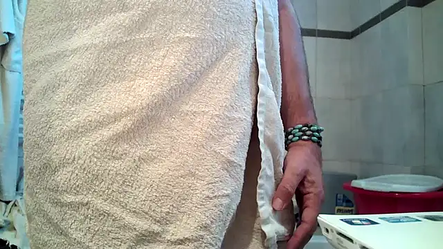 Kalia Cross online show from October 10, 2025, 1:32 pm