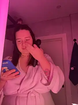 SuzieMurray online show from November 20, 2025, 8:14 am