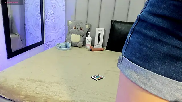 AlexaFoxy18 online show from April 18, 2026, 6:06 am