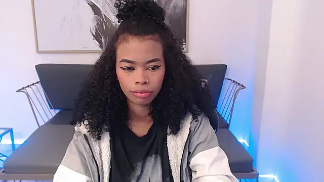 Snapshot of Shenna_brunette_ chatting on December 18, 2024, 1:12 pm Shenna brunette online show from December 18, 2024, 1:12 pm