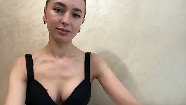 Snapshot of CaitlinaJayne23 chatting on May 14, 2026, 3:24 am CaitlinaJayne23 online show from May 14, 2026, 3:24 am