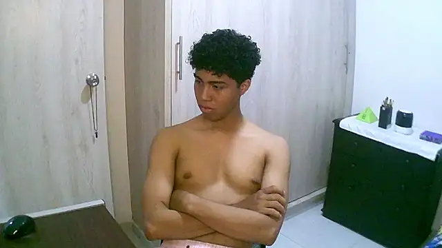 Snapshot of sexy_diamante_ chatting on September 29, 2025, 1:44 am sexy diamante  online show from September 29, 2025, 1:44 am