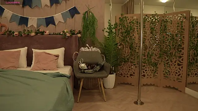 Smiley Mia online show from October 2, 2025, 5:14 am