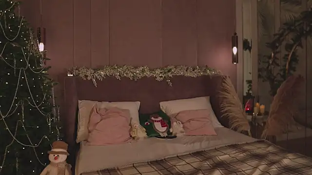 Smiley Mia online show from December 21, 2025, 5:14 am