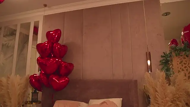 Smiley Mia online show from February 22, 2026, 5:08 am