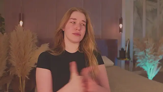 Smiley Mia online show from April 10, 2026, 5:12 am