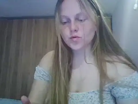 Snapshot of Evasapples chatting on March 5, 2025, 4:13 pm Evasapples online show from March 5, 2025, 4:13 pm