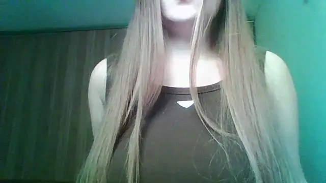 Evasapples online show from March 10, 2026, 10:37 pm