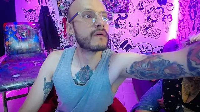 Snapshot of tatouagendecouple chatting on December 12, 2024, 8:36 am tatouagendecouple online show from December 12, 2024, 8:36 am