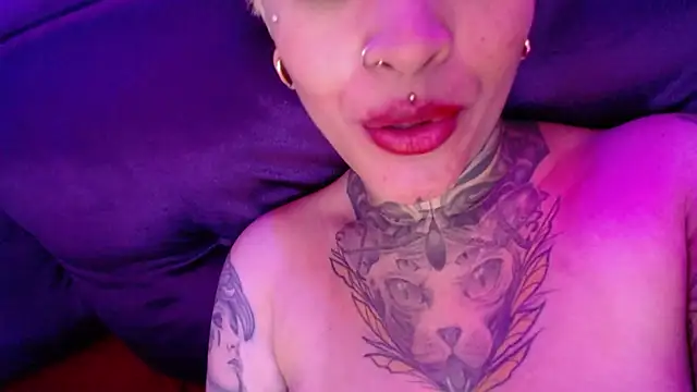 Snapshot of tatouagendecouple chatting on January 3, 2025, 5:28 am tatouagendecouple online show from January 3, 2025, 5:28 am
