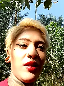 Snapshot of tatouagendecouple chatting on January 16, 2025, 1:14 pm tatouagendecouple online show from January 16, 2025, 1:14 pm