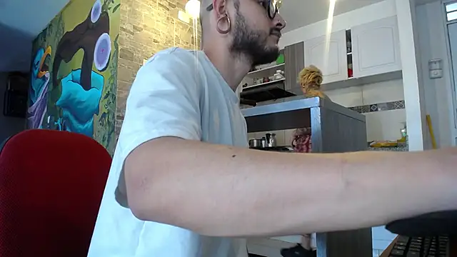 Snapshot of tatouagendecouple chatting on February 6, 2025, 6:35 pm tatouagendecouple online show from February 6, 2025, 6:35 pm