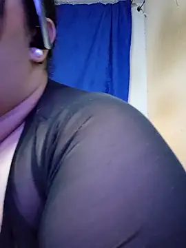 Snapshot of valeriadiax chatting on April 17, 2026, 6:49 am valeriadiax online show from April 17, 2026, 6:49 am