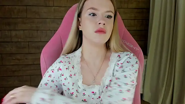 MilanaBalmain online show from April 8, 2026, 4:07 pm