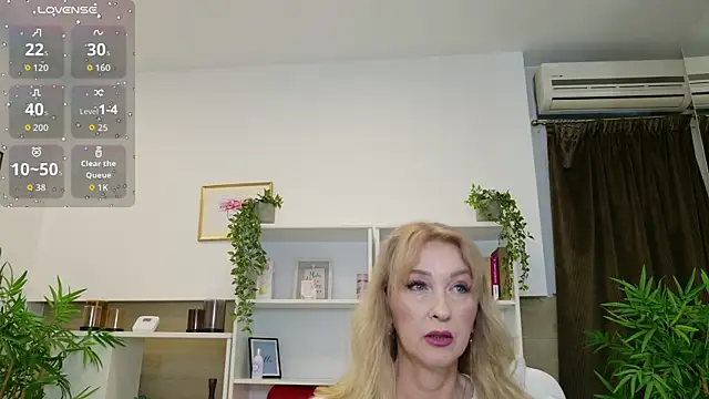 Snapshot of LadyLeea chatting on June 18, 2026, 3:40 am LadyLeea online show from June 18, 2026, 3:40 am