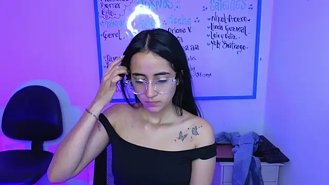 Mia Fischer online show from March 16, 2026, 11:58 am