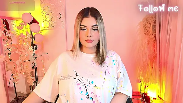 Ladydream1 online show from September 12, 2025, 11:37 pm